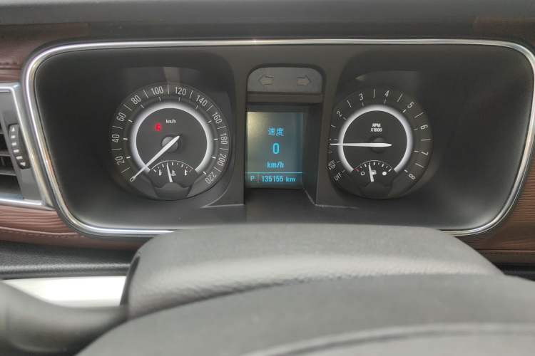 Used Buick GL8 2018 28T Luxury Model China VI Standard Odometer Close Up