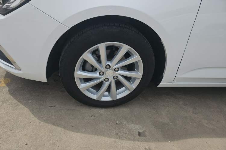 Used Buick Verano 2018 Sedan 15S Automatic Leading Model Left Front Wheel Hub