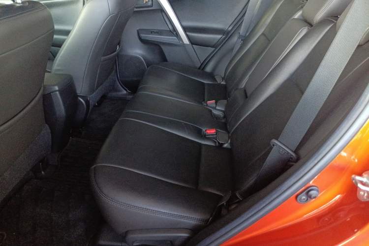 Used Toyota RAV4 2015 2.0L CVT Two-Wheel Drive Fashion Edition