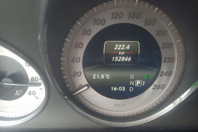 Used Mercedes-Benz GLK-Class 2013 GLK 300 4MATIC Dynamic Sunroof Model Odometer Close Up