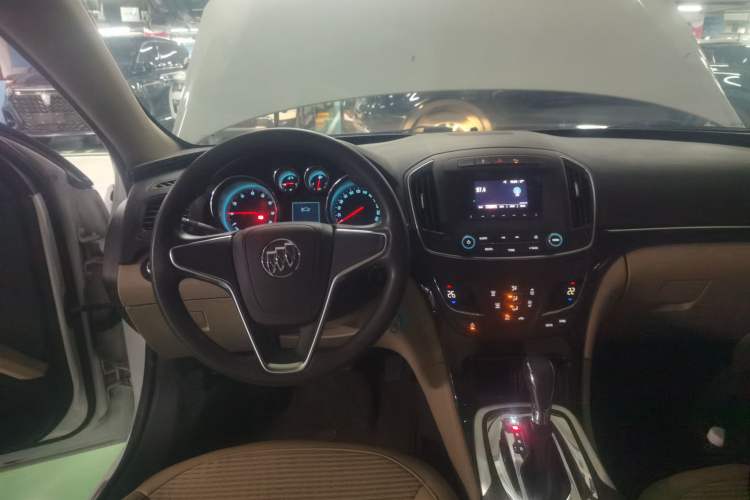 Used Buick Regal 2015 2.0L Leading Fashion Edition