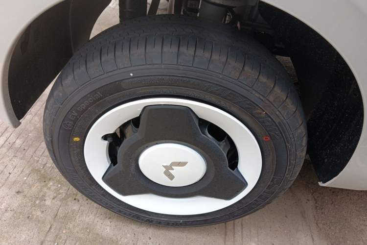 Used Wuling Hongguang MINIEV 2024 3rd Generation 215km Youth Edition Right Rear Wheel Hub