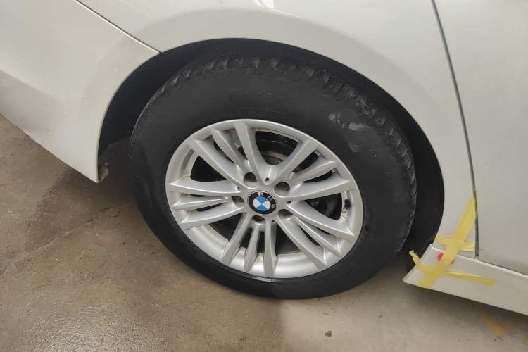 Used BMW 3 Series 2014 320Li Fashion Model Right Rear Wheel Hub