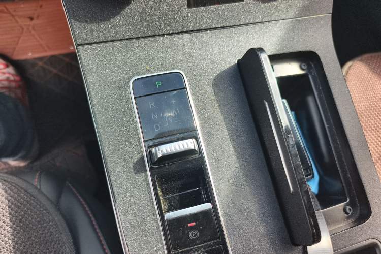 Used EXEED Zhuifeng 2022 Chasing the Waves Edition 1.5T CVT Wind-Chasing Edition Gear Lever