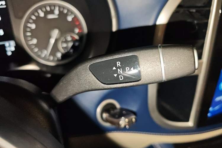 Used Mercedes-Benz Vito 2020 2.0T Business Version 7 Seats Gear Lever