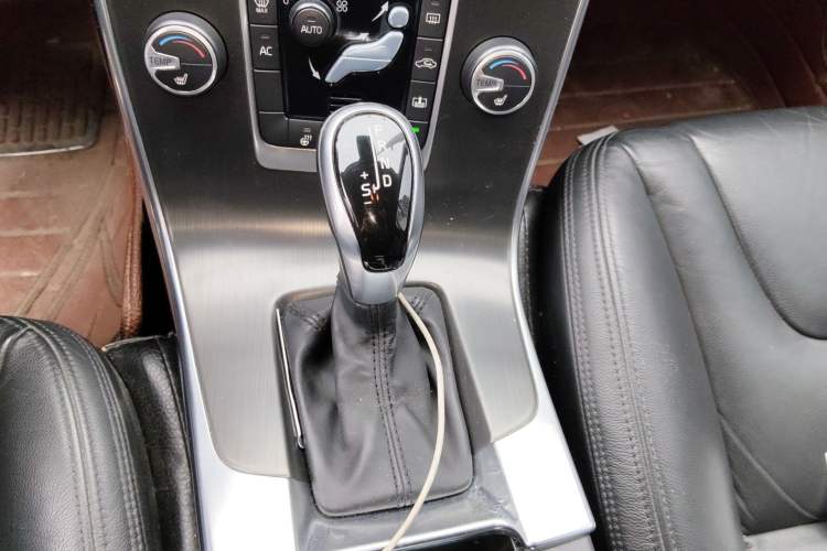 Used Volvo S60 2014 S60L T5 Smart Upgrade Edition Gear Lever
