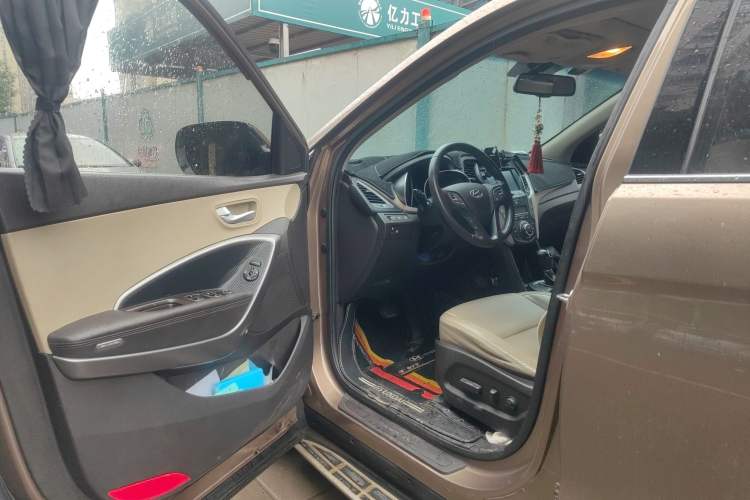 Used Hyundai Santa Fe 2013 2.4L Automatic Two-Wheel Drive Smart Version