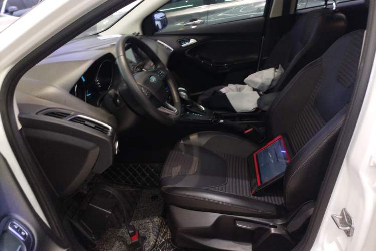 Used Ford Focus 2018 Sedan Classic 1.6L Automatic Trendy SmartDrive Edition