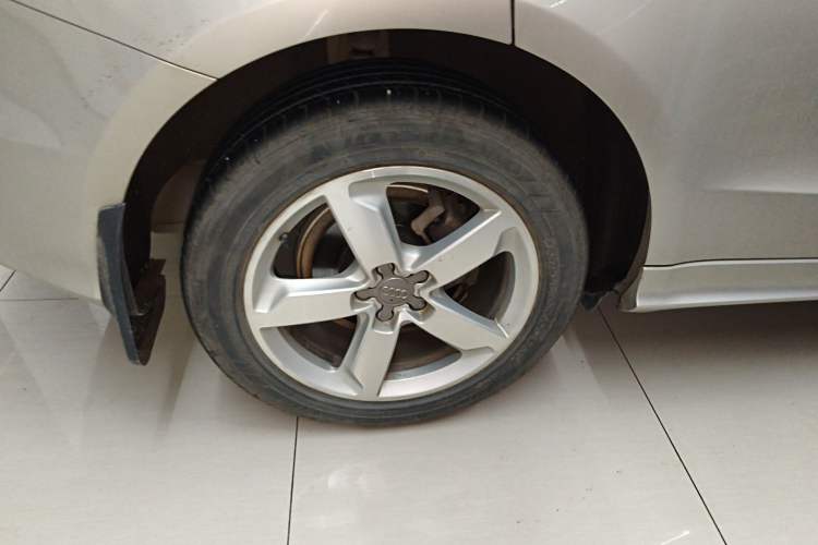 Used Audi Q5 2017 Plus 40 TFSI Ambition Model Right Rear Wheel Hub