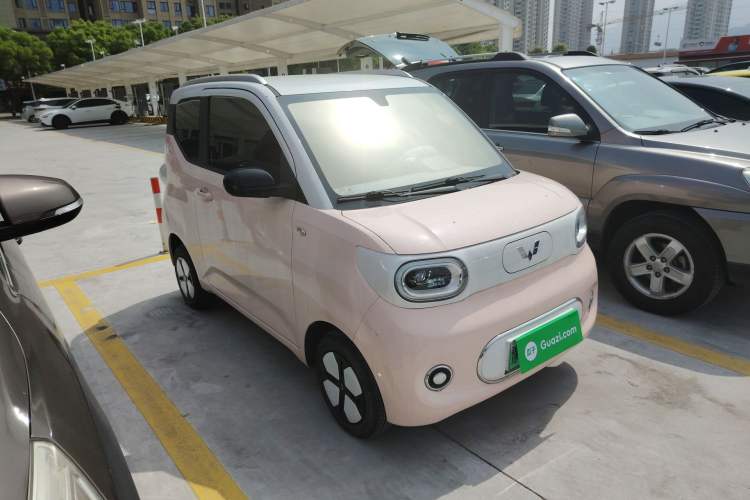 Used Wuling Hongguang MINIEV 2024 3rd Generation 215km Advanced Version Front Right 45 Deg