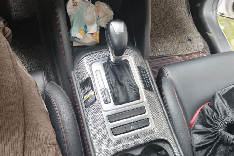 Used CHANGAN CS55 2018 1.5T Automatic Colorful Edition China V Standard Gear Lever