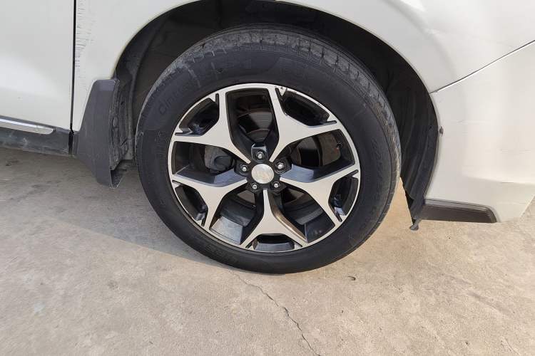 Used Subaru Forester 2015 2.0i Special Edition Commemorative Model Right Front Wheel Hub