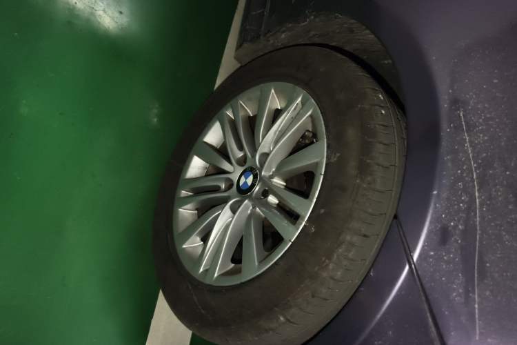 Used BMW 3 Series 2010 320i Sport Edition Right Front Wheel Hub