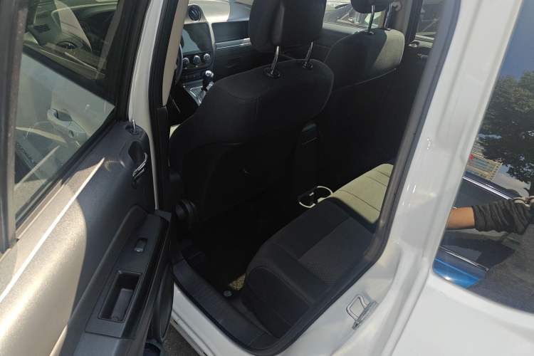 Used Jeep Compass 2012 2.0L two-wheel drive sport version