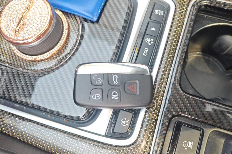 Used Jaguar F-PACE 2018 2.0T Two-Wheel Drive Urban Deluxe Edition