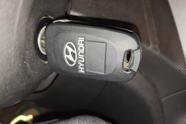 Used Hyundai Verna Ray 2014 1.4L Automatic GLX
