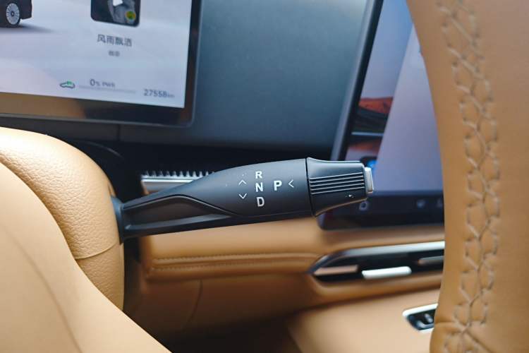 Used VOYAH Dream 2025 PHEV Four-Wheel-Drive Flagship Version – Qiankun Edition Gear Lever