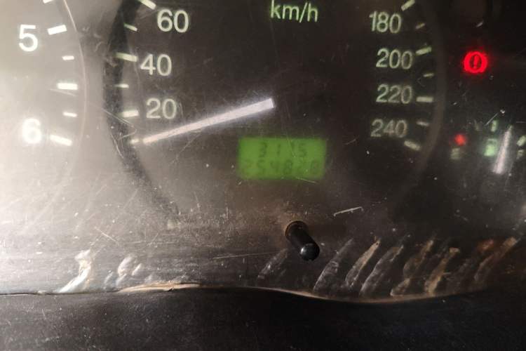 Used Ford Classic Transit 2015 2.8T Diesel Multi-Function Vehicle Short Wheelbase 6-Seater Mid-Roof Edition JX493ZLQ4 Odometer Close Up