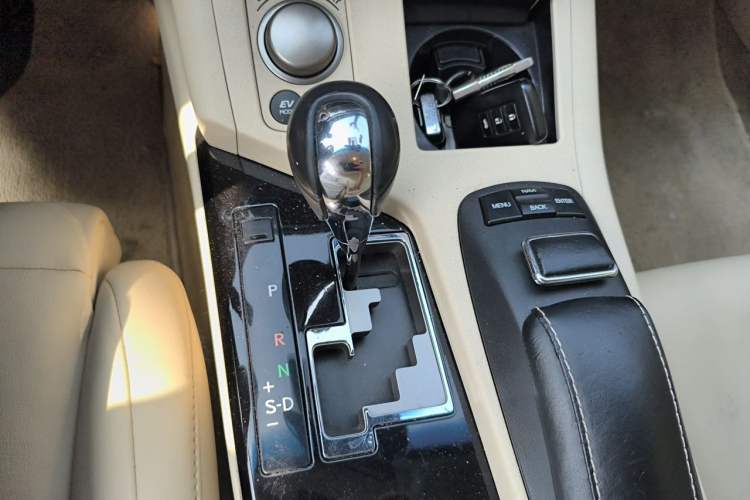 Used Lexus ES 2014 300h Elite Edition
