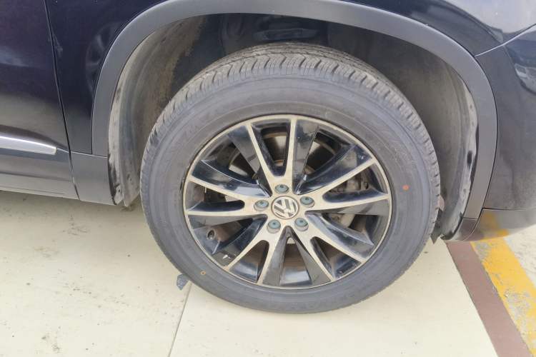 Used Volkswagen Tiguan 2015 1.8TSI Automatic All-Wheel-Drive Luxury Model Right Front Wheel Hub