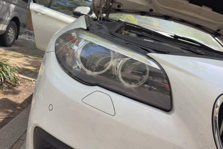 Used BMW 5 Series 2014 525Li Leading Model
