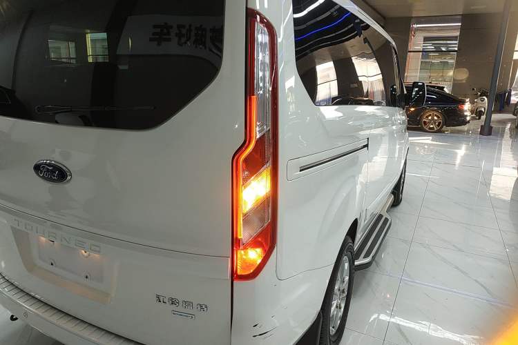 Used Ford Tourneo Custom 2020 2.0T Automatic Elite Edition China VI Standard