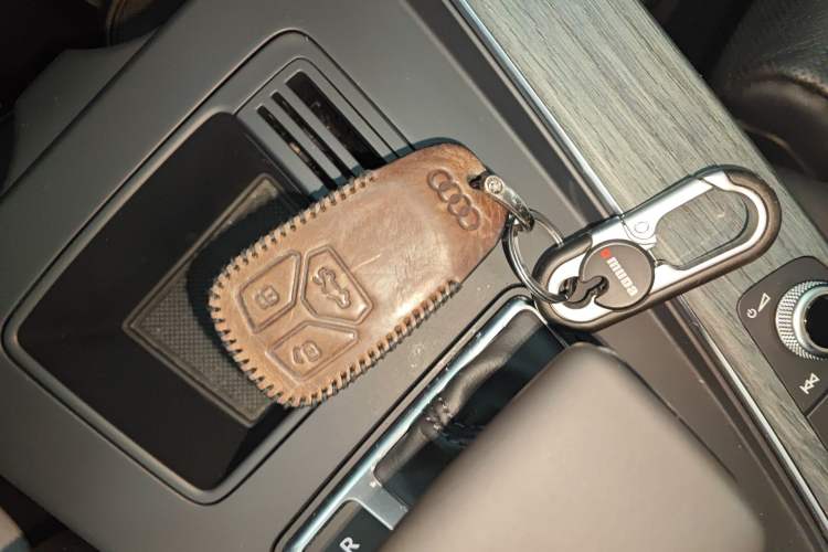 Used Audi A4L 2022 40 TFSI Luxury Dynamic Model Vehicle Key