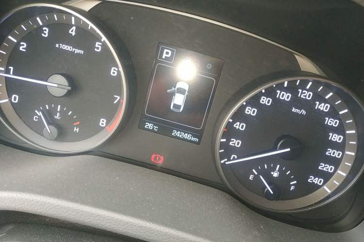 Used Hyundai Elantra (6th Generation / Lingdong) 2016 1.6L Automatic ZhiXuan – Elite Version Odometer Close Up