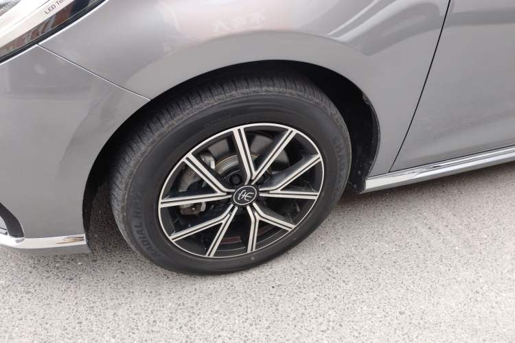 Used BYD Song MAX New Energy 2022 DM-i 105KM Flagship Model Exterior 4