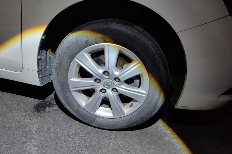 Used Toyota Verso 2014 Starlight 180E CVT Elite Edition Right Front Wheel Hub