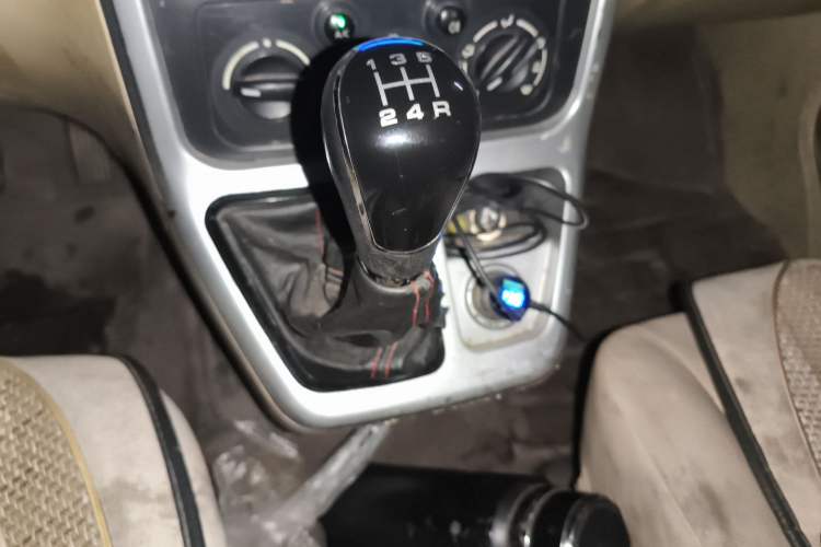 Used CHANGAN KAICHENG Ruixing M70 2017 1.5L Comfort-Style Liftback Door DAM15DL Gear Lever