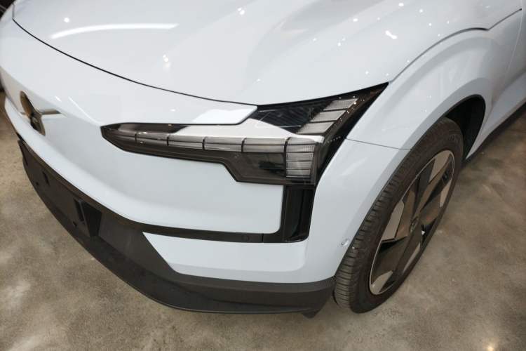 Used Volvo EX30 2025 Rear-Drive Long-Range Version Ultra