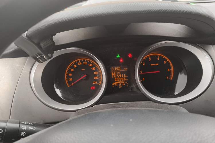 Used Brilliance H220 2014 1.5L AMT Sunroof Version
