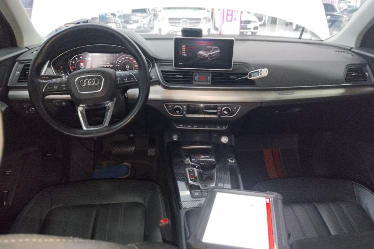 Used Audi Q5L 2020 Updated 40 TFSI Prestige Fashion Edition Center Console