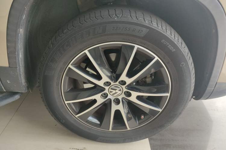 Used Volkswagen Tiguan 2015 1.8TSI Automatic Two-Wheel Drive Luxury Model Right Front Wheel Hub