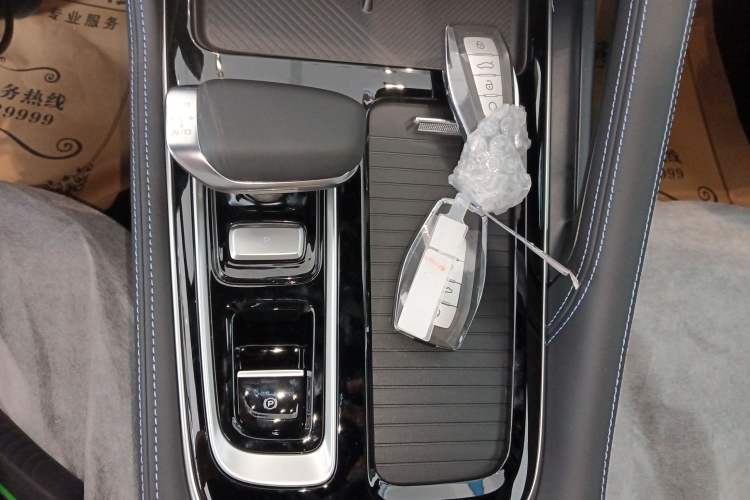 Used Geely Auto Preface 2026 Model Oriental Yao 1.5TD Fuyao Edition Gear Lever