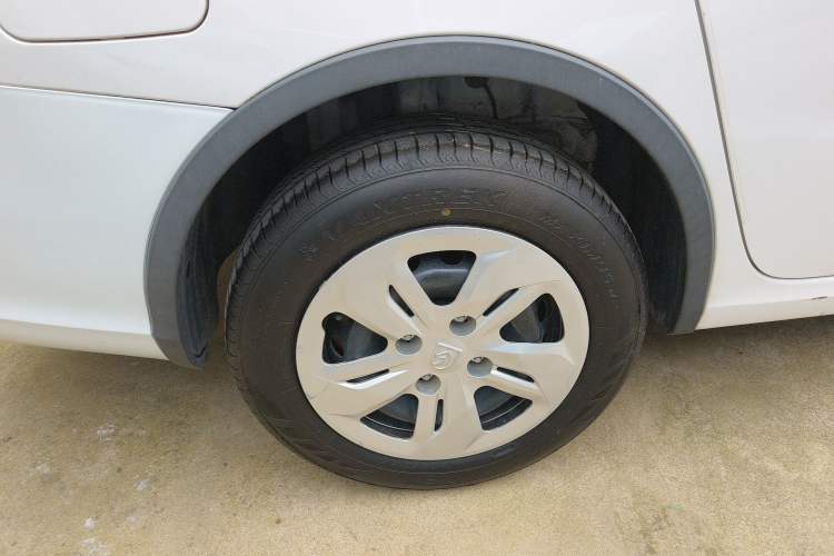 Used Baojun 310W 2017 1.5L Manual Comfort Version China VI Emission Standard Right Rear Wheel Hub