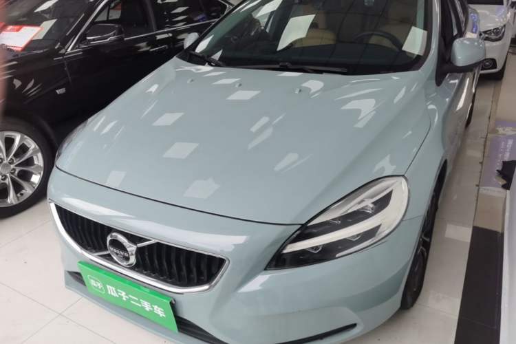 Used Volvo V40 2017 T3 Zhiyi Edition Guazi used car, China used car export, Used car for sale, Used cars, Cheapest cars for sale