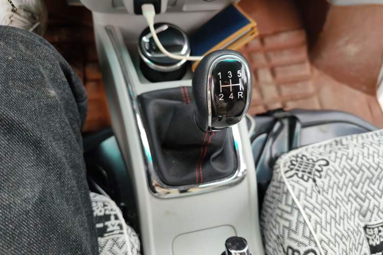 Used Jinbei New Hiace X30L 2024 Wealth Edition Van 2/5 Seats Front-Mounted Air Conditioning Gear Lever