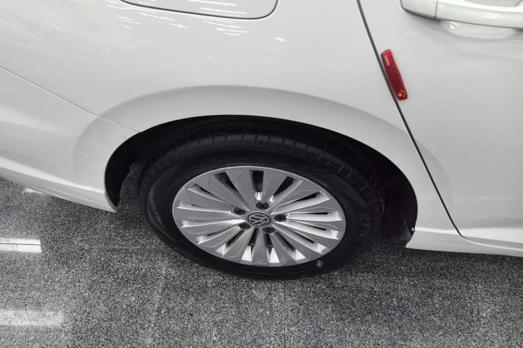 Used Volkswagen Lavida 2018 1.5L Automatic Comfort Edition China V Standard Right Rear Wheel Hub