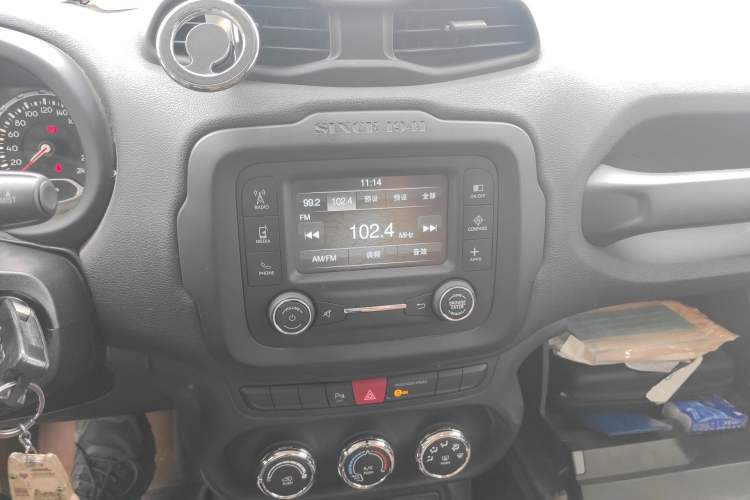 Used Jeep Renegade 2016 1.4T Automatic High-Energy Version Audio And AC Panel