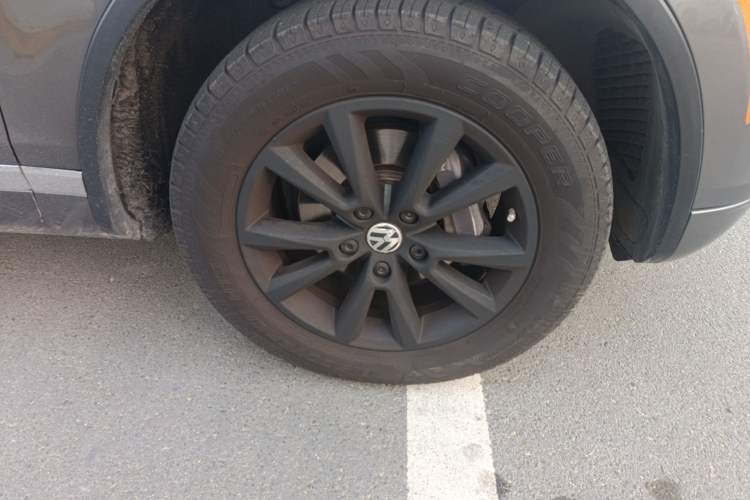 Used Volkswagen Touareg 2011 3.0 TDI Diesel Standard Version Right Front Wheel Hub