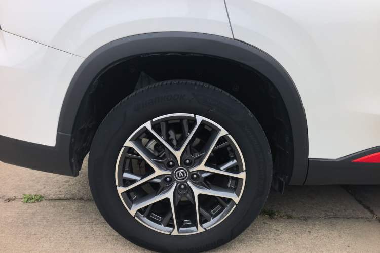 Used CHANGAN CS75 PLUS 2022 2nd Generation 1.5T Automatic Prestige Version Right Rear Wheel Hub