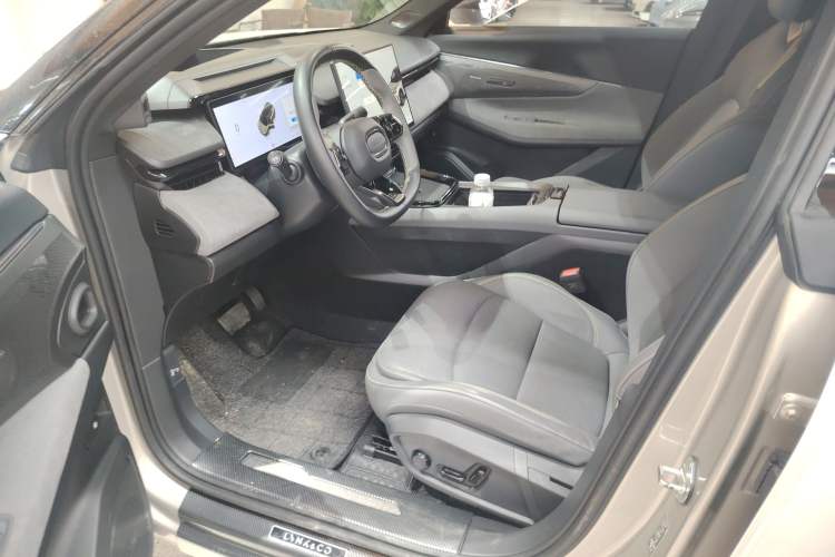 Used Lynk & Co 08 EM-P 2023 245km Ultra-Long Range Halo