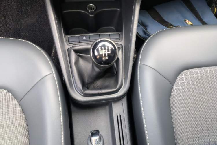 Used Volkswagen Santana 2018 1.5L Manual Comfort Edition Gear Lever