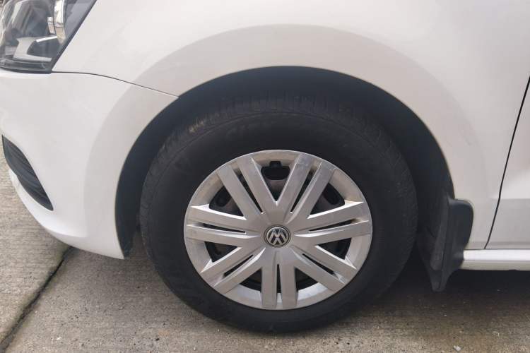 Used Volkswagen Polo 2016 1.4L Manual Fashion Model Left Front Wheel Hub