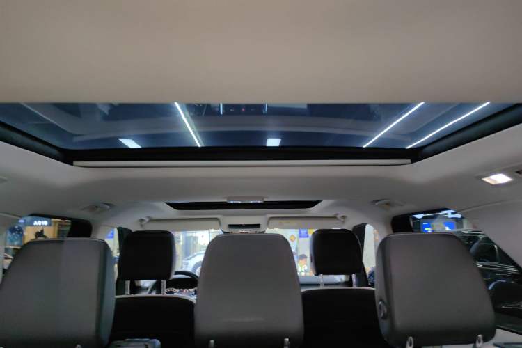 Used Land Rover Discovery 2023 360 PS R-Dynamic S