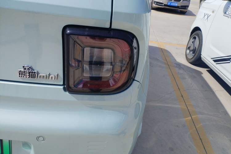 Used Geely Galaxy Panda 2023 Panda Mini 200km Endurance Bear Right Rear Taillight