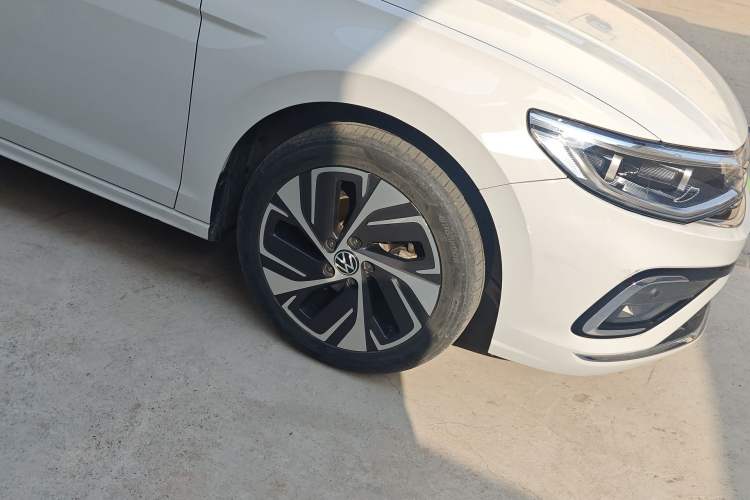 Used Volkswagen Bora 2023 200TSI DSG SmartDrive PRO Edition Right Front Wheel Hub