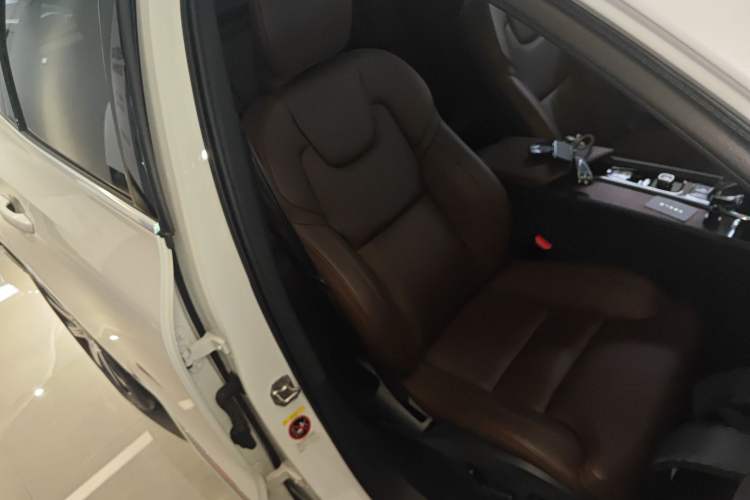 Used Volvo XC60 New Energy 2021 T8 e-Drive Hybrid Luxury Edition
